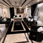 Luxury Renovated 3 Bedroom Apt