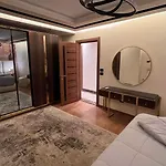 Luxury Renovated 3 Bedroom Apt