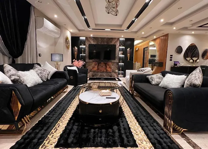 Luxury Renovated 3 Bedroom Apt