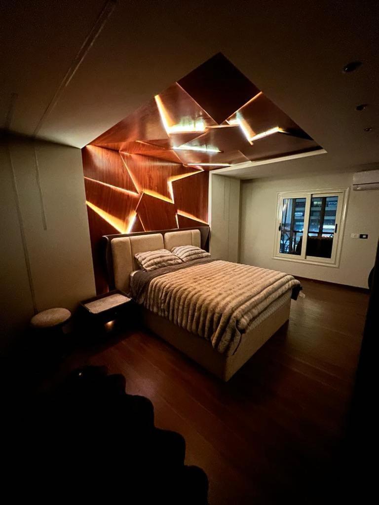 Luxury Renovated 3 Bedroom *
