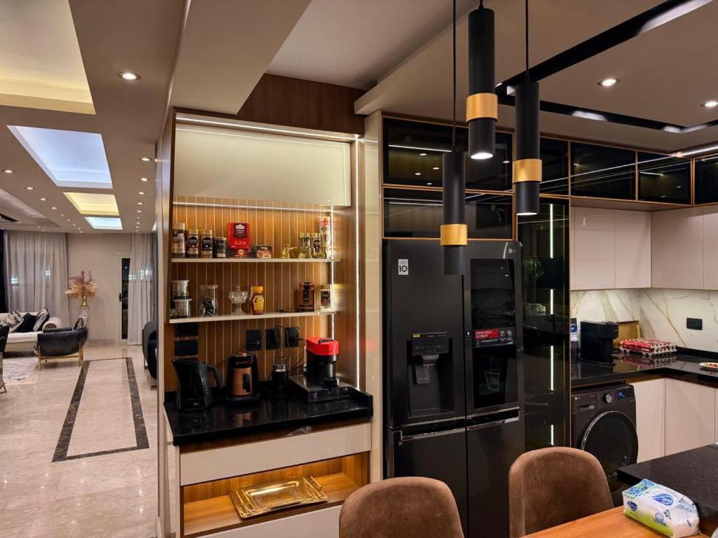 Luxury Renovated 3 Bedroom Apartment