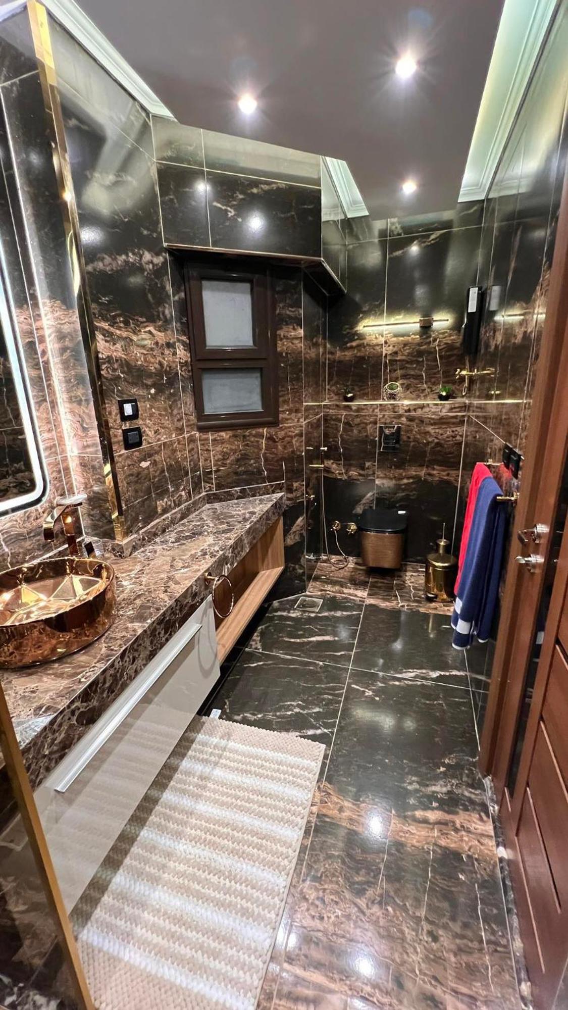 Luxury Renovated 3 Bedroom Apartment